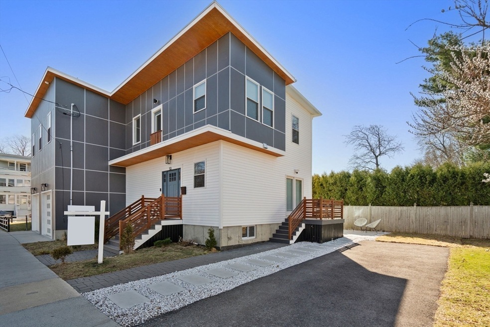 Sold $1,295,000 • Co-Listing Agent