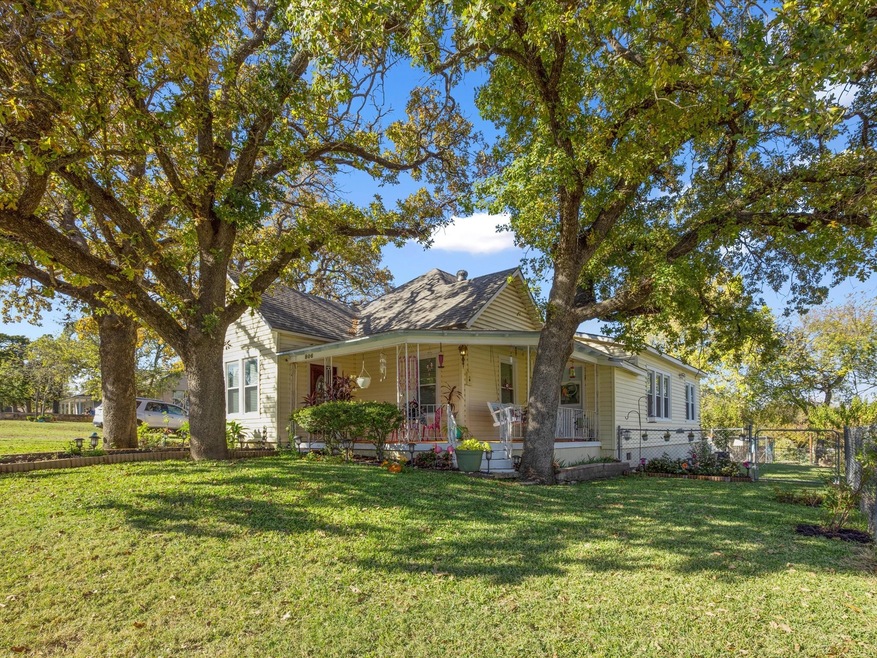 806 W Ball St, Weatherford, TX 76086 - photo 1