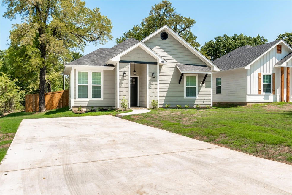 605 W Parnell St, Denison, TX 75020 - photo 1