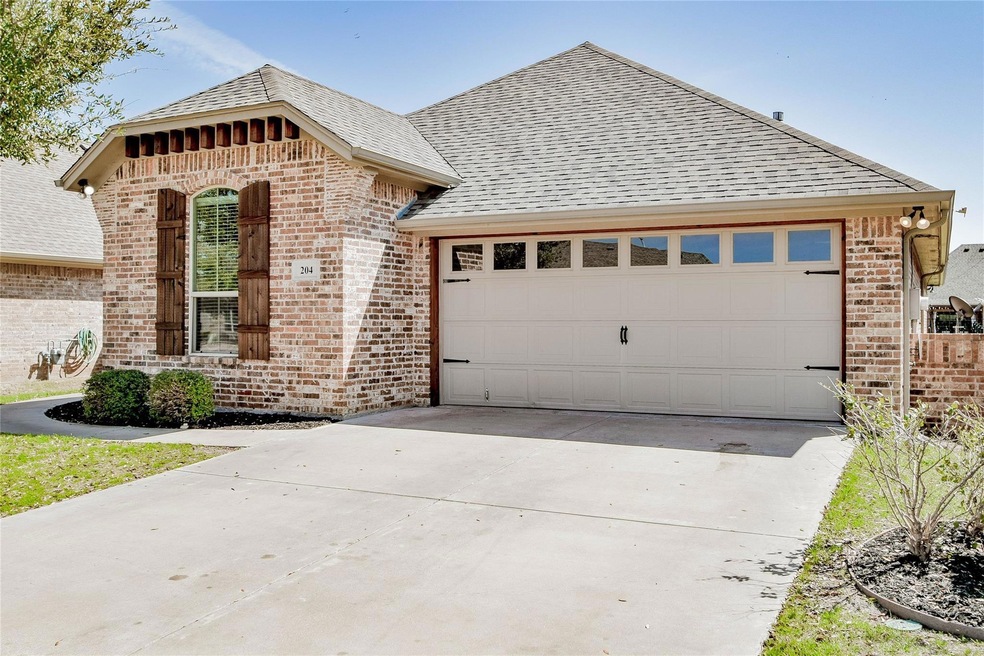 204 Captains Ct, Granbury, TX 76049 - photo 1