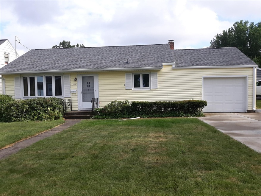 1322 W Linn St, Marshalltown, IA 50158 - photo 1