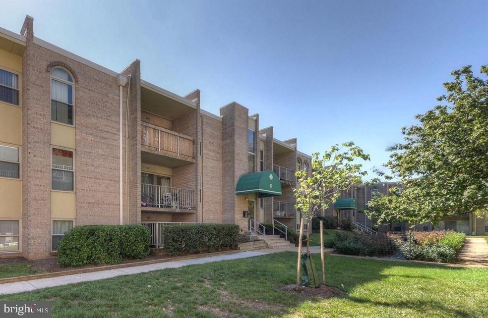 17 Canterbury Square unit 304, Alexandria, VA 22304 - photo 1