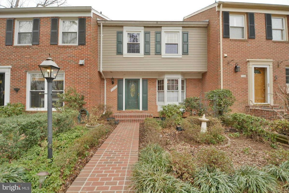 5538 Beaconsfield Ct, Burke, VA 22015 - photo 1