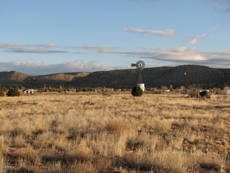 400 W Ahonen Rd unit 10, Paulden, AZ 86334 - photo 1