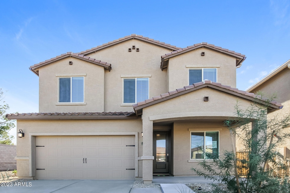 000-photo-front-view-13349423