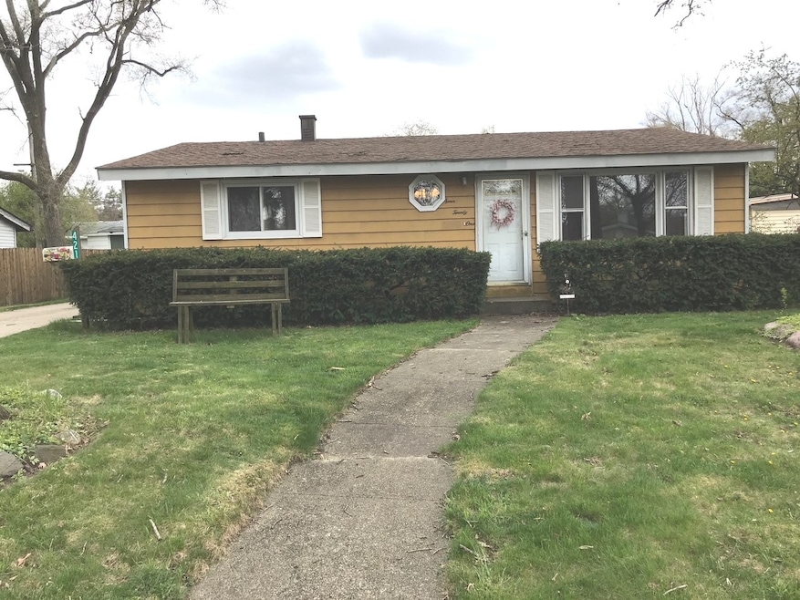 421 Blackhawk Ave, Carpentersville, IL 60110 - photo 1