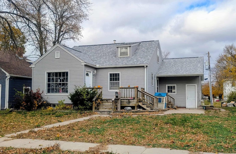 1703 10th St, Emmetsburg, IA 50536 - photo 1