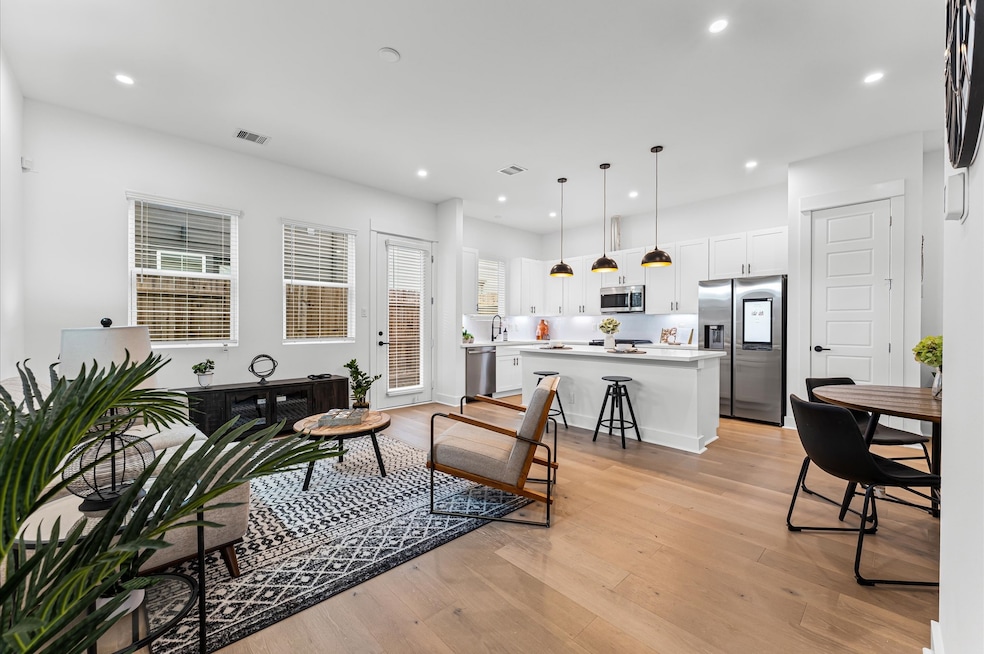 412 E Neyland St unit G, Houston, TX 77022 - photo 1