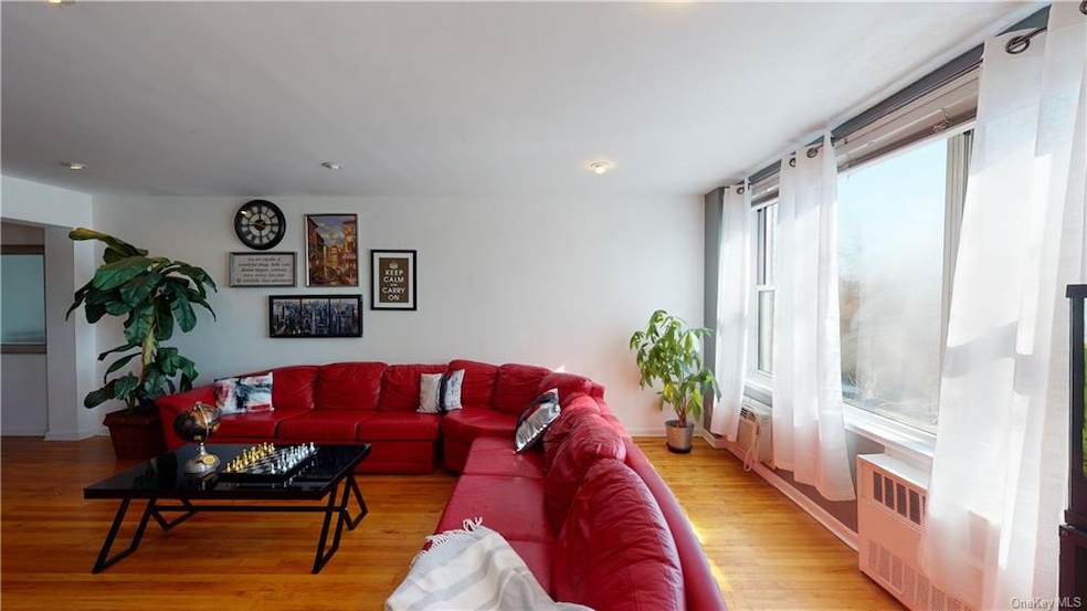 Cresthaven unit 310, Yonkers, NY 10703 - photo 1