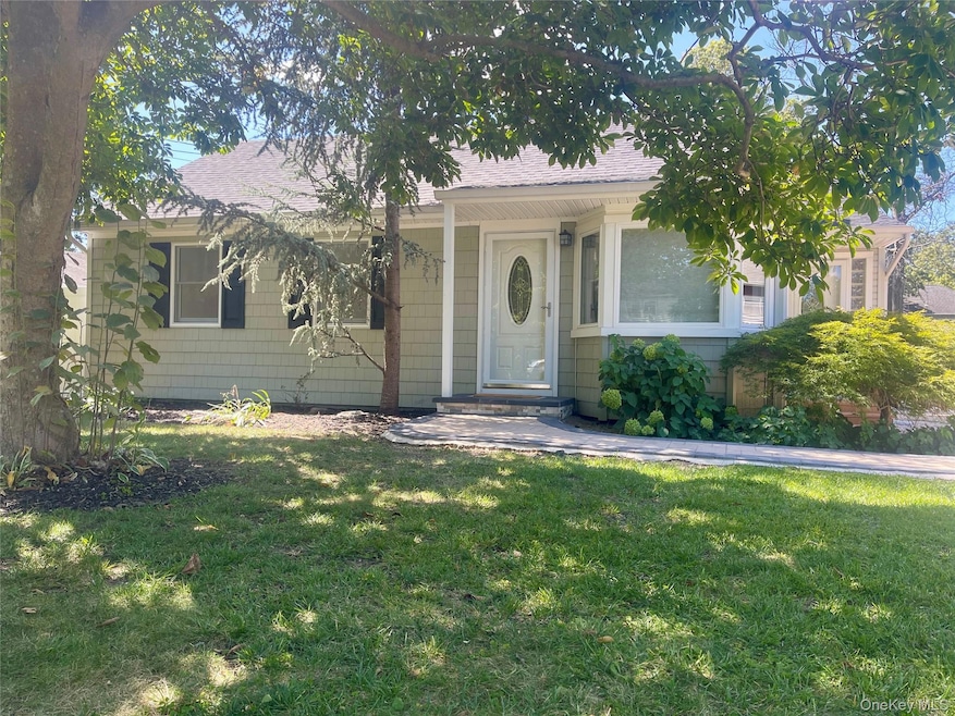 20 Pequot Ln, East Islip, NY 11730 - photo 1