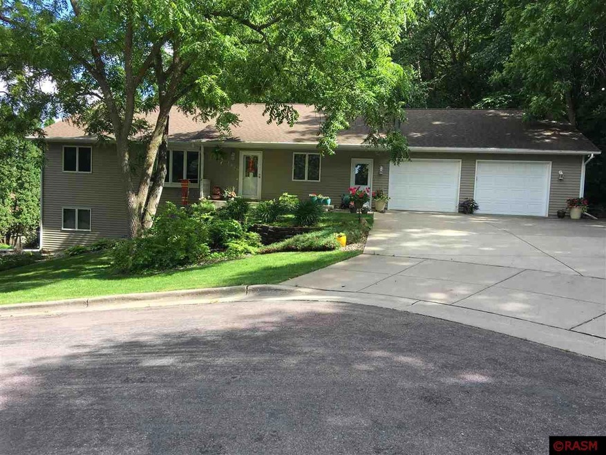 1239 1239 S 4th St, New Ulm, MN 56073 - photo 1