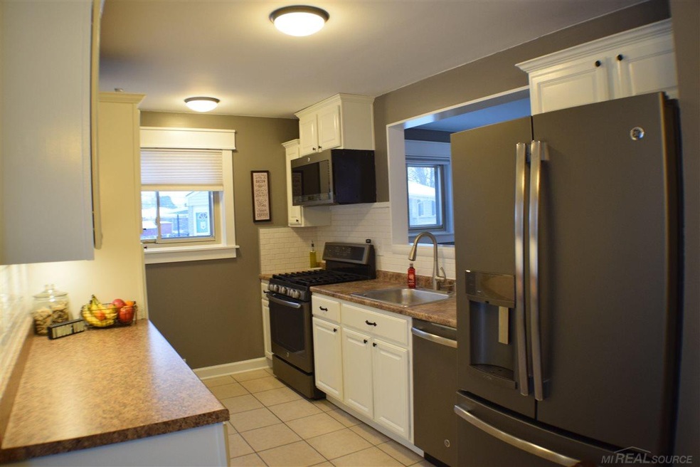 15529 Elderwood St, Roseville, MI 48066 - photo 1