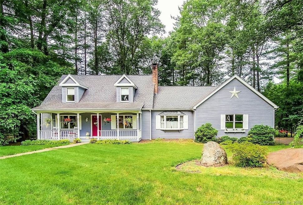Great curb appeal and nice setting!!!