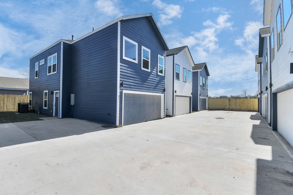 851 S Victory Dr unit B C, Houston, TX 77088 - photo 1