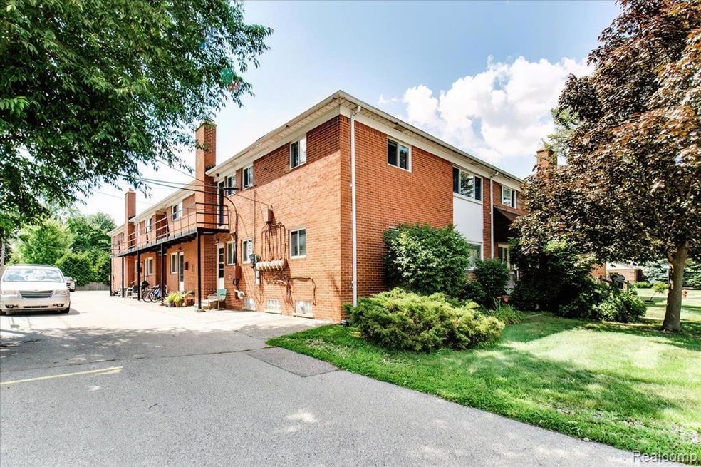 25 Highland - Exterior