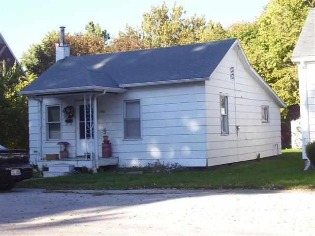 1006 Decatur St, Lincoln, IL 62656 - photo 1