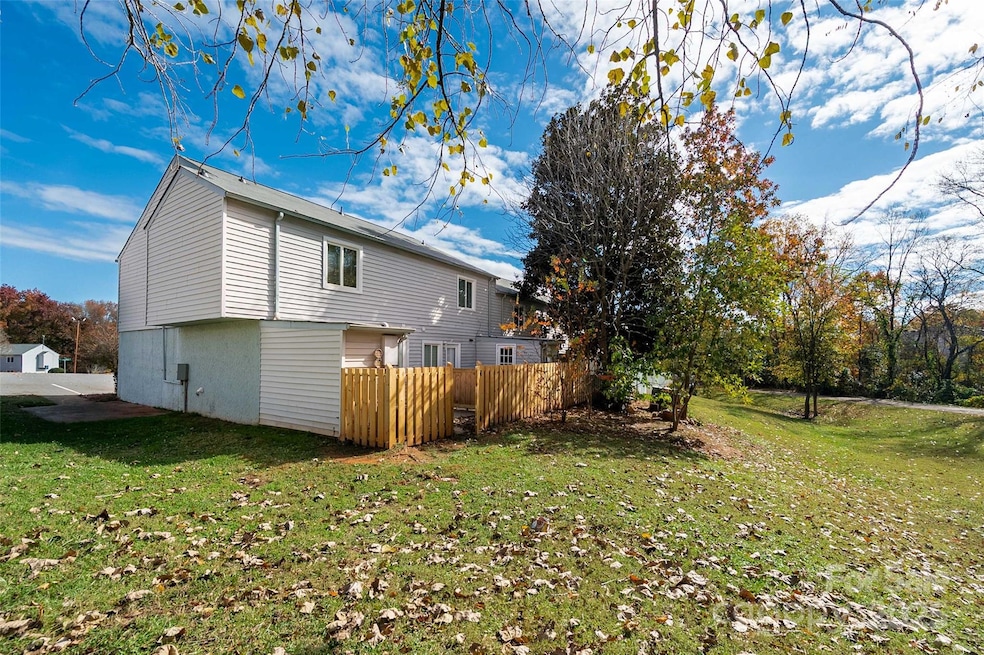 1908 Harvest Ln, Charlotte, NC 28210 - photo 1