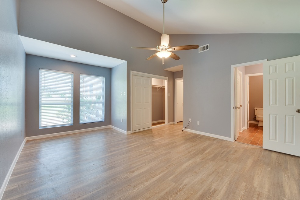 7811 Bateman Ln unit 7811, Houston, TX 77088 - photo 1