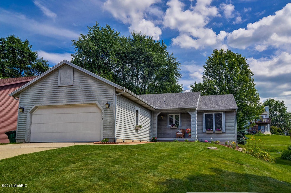 2344 Thistledowne Dr NE, Grand Rapids, MI 49505 - photo 1