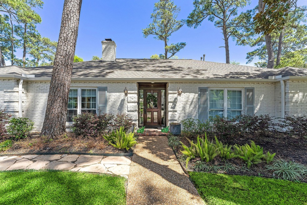 10102 Candlewood Dr, Houston, TX 77042 - photo 1