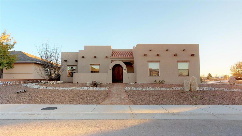 1014 Pajarito Dr, Alamogordo, NM 88310 - photo 1