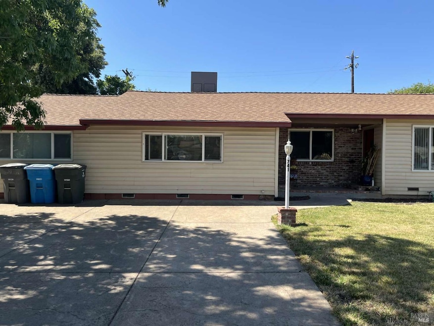 741 W D St S, Dixon, CA 95620 - photo 1