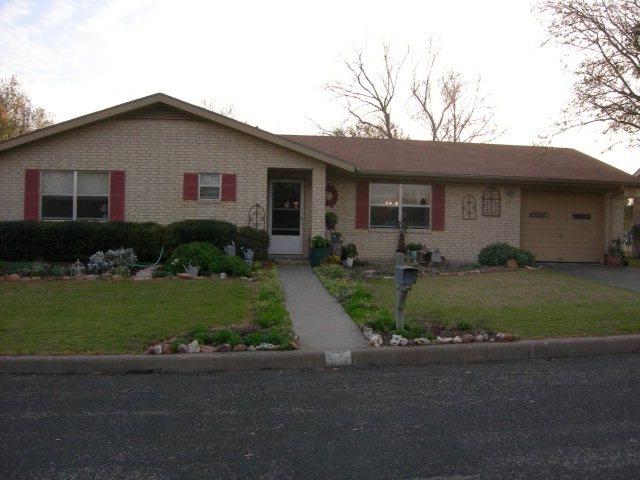 207 Seamoor Dr, Fredericksburg, TX 78624 - photo 1