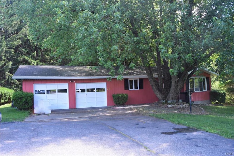 2325 Benders Dr, Bath, PA 18014 - photo 1