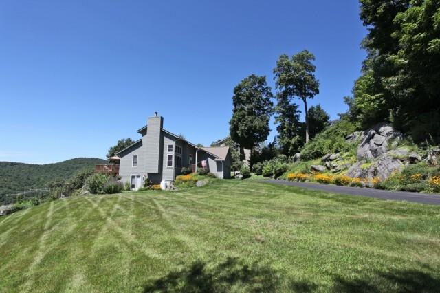 8 Squantz View Dr, New Fairfield, CT 06812 - photo 1