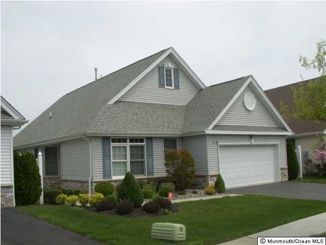 47 Chesapeake Dr, Holmdel, NJ 07733 - photo 1