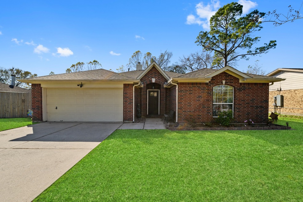 816 Riverside Dr, Alvin, TX 77511 - photo 1