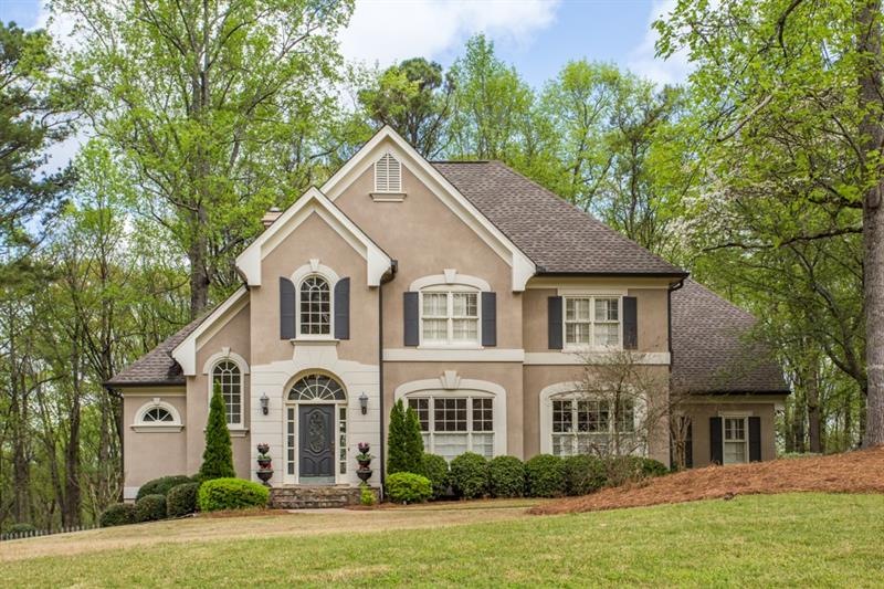 Welcome home to this hardcoat stucco, beautifully 