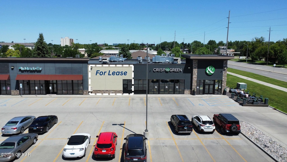 2712 S Columbia Rd, Grand Forks, ND 58201 - photo 1