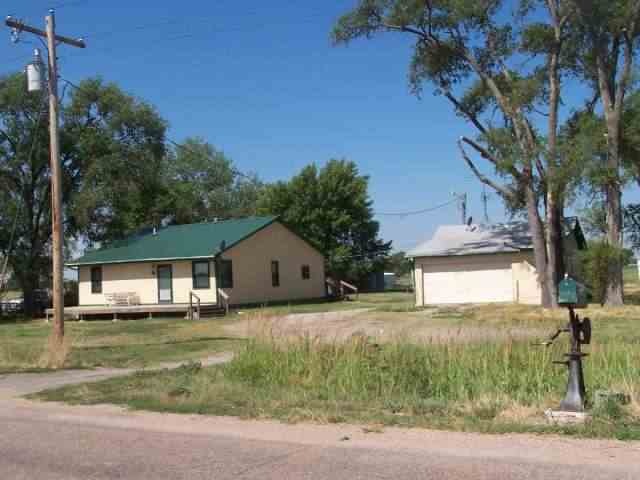 4042 N Eshelman Rd, North Platte, NE 69101 - photo 1