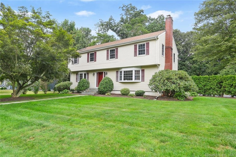 40 Robinwood Rd, Trumbull, CT 06611 - photo 1