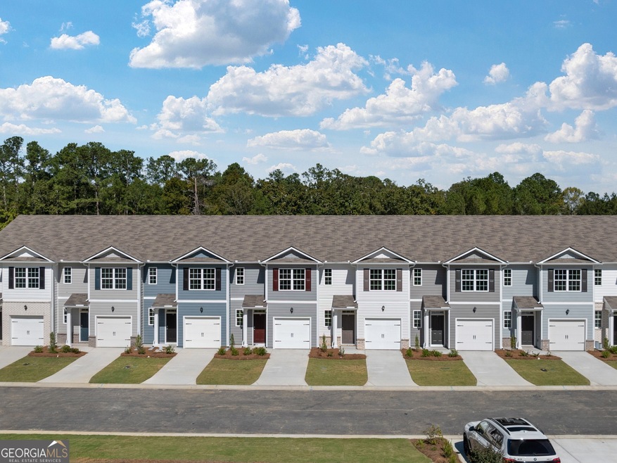 pearson townhome front exterior at old summerville village in rome georgia