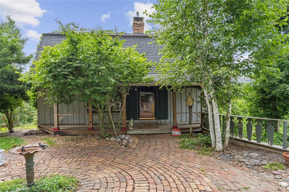 3946 Cottage Grove Hill Rd SE, Cedar Rapids, IA 52403 - photo 1