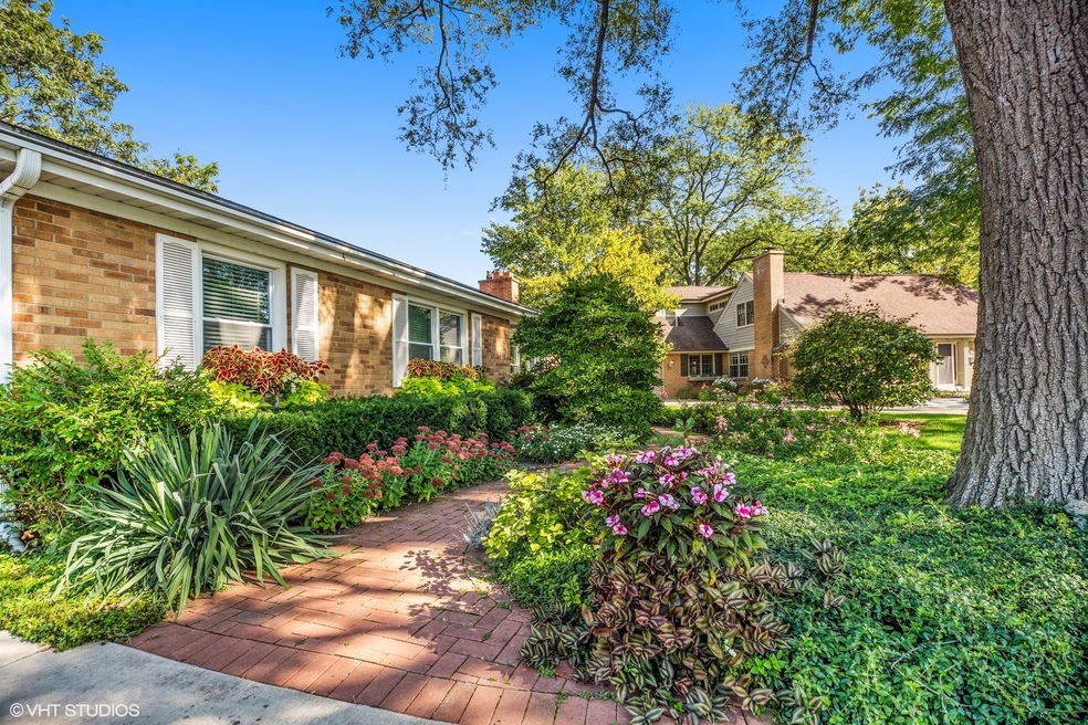 2138 Robincrest Ln, Glenview, IL 60025 - photo 1