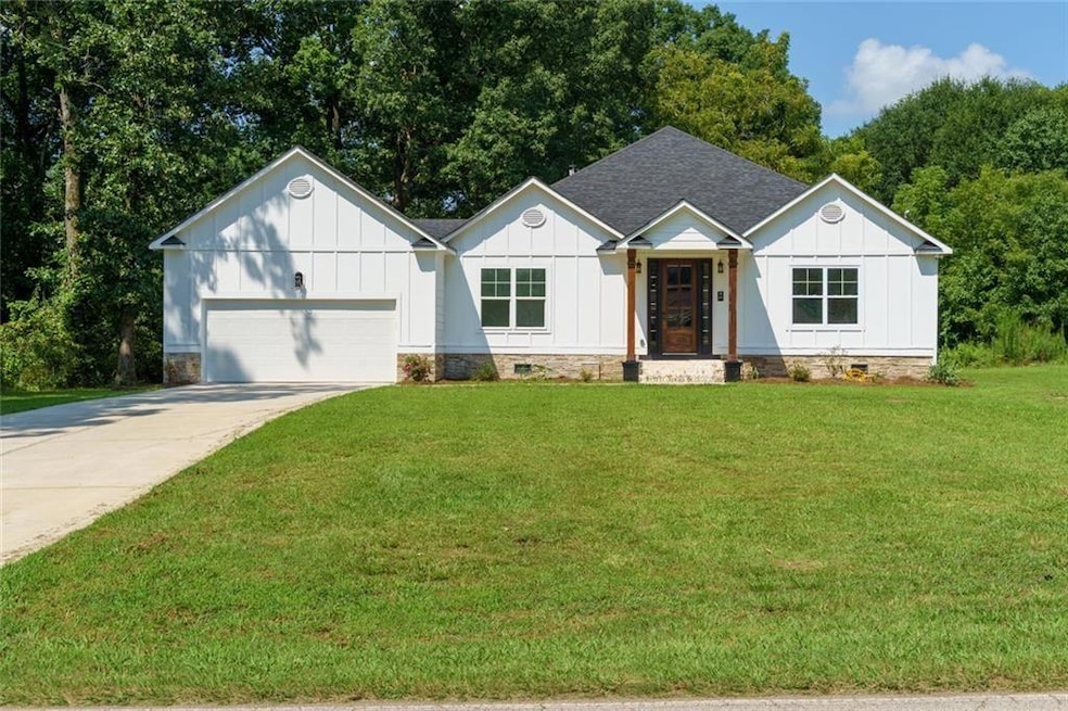 1667 Wellborn Rd, Lithonia, GA 30058 - photo 1