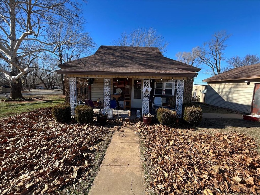 201 N Lester St, Elk City, OK 73644 - photo 1