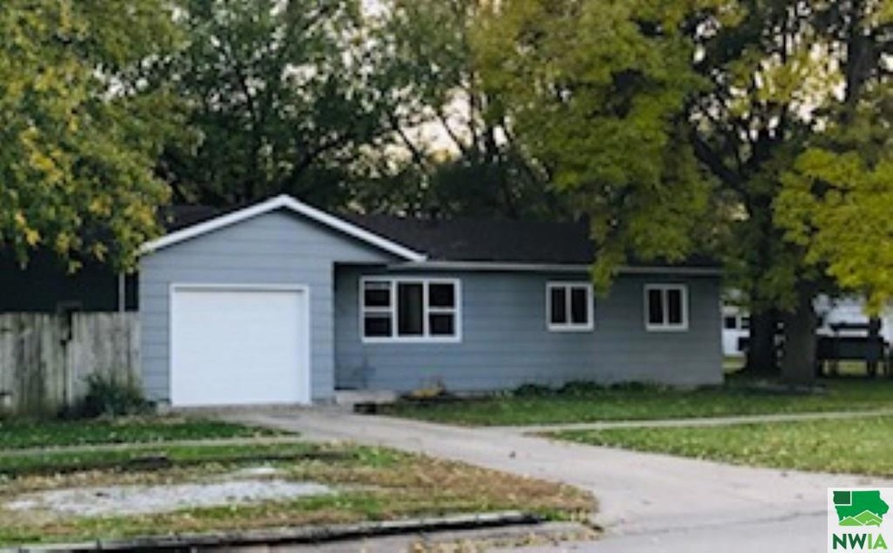 415 Cameo St, Onawa, IA 51040 - photo 1