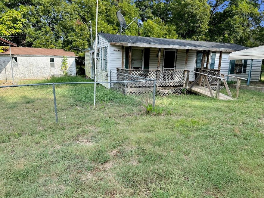 View of front of house featuring a front yard and 