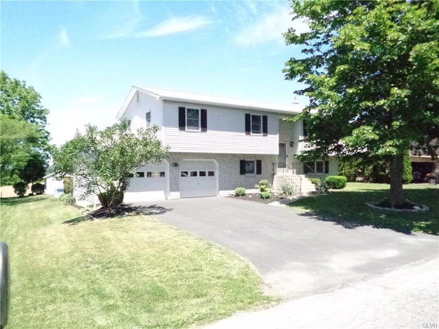 5455 Summit St, Whitehall, PA 18052 - photo 1