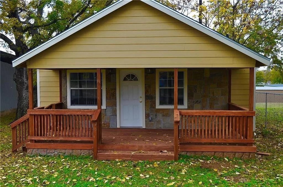 1006 W Bullock St, Denison, TX 75020 - photo 1