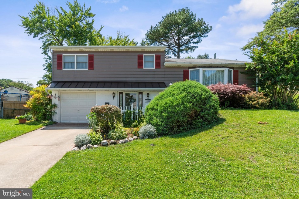 5822 Heron Dr, Halethorpe, MD 21227 - photo 1