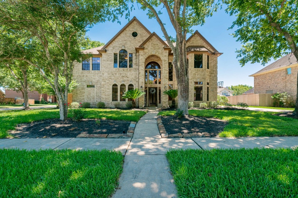 1901 Pebble Ln, Friendswood, TX 77546 - photo 1