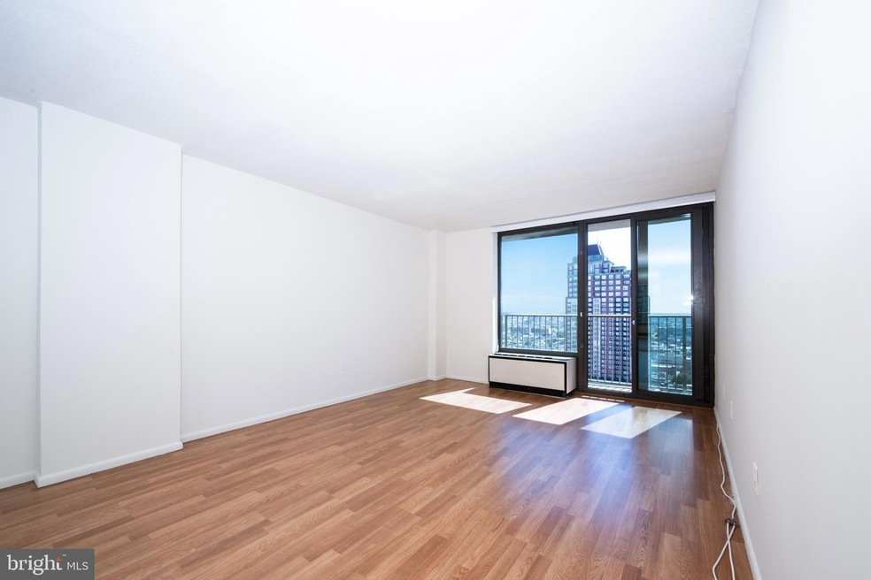 1420 00 Locust St unit 24R, Philadelphia, PA 19102 - photo 1