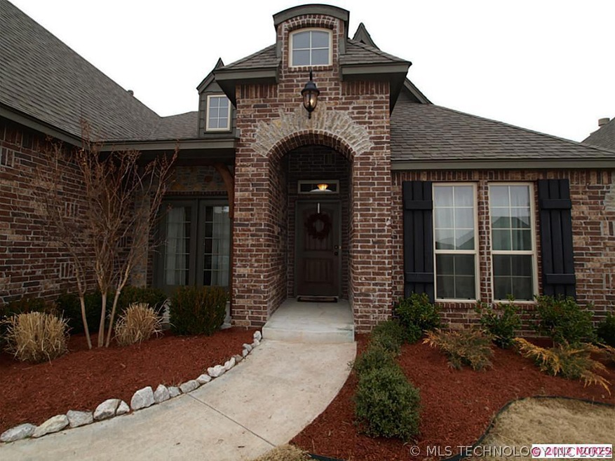 Perfect location off Hwy 75 & the Creek Turnpike i