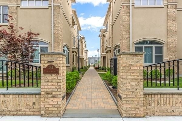 244 Adams St unit 4, Newton, MA 02458 - photo 1