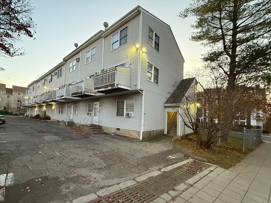 186 Stillwater Ave unit 129, Stamford, CT 06902 - photo 1